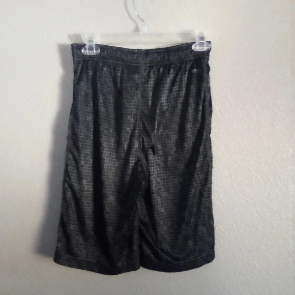 Nike Short size large ( box BJ ) - Picture 3 of 4